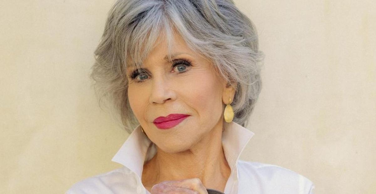 Relembre 3 vezes que Jane Fonda apostou em looks repetidos e super elegantes em grandes eventos