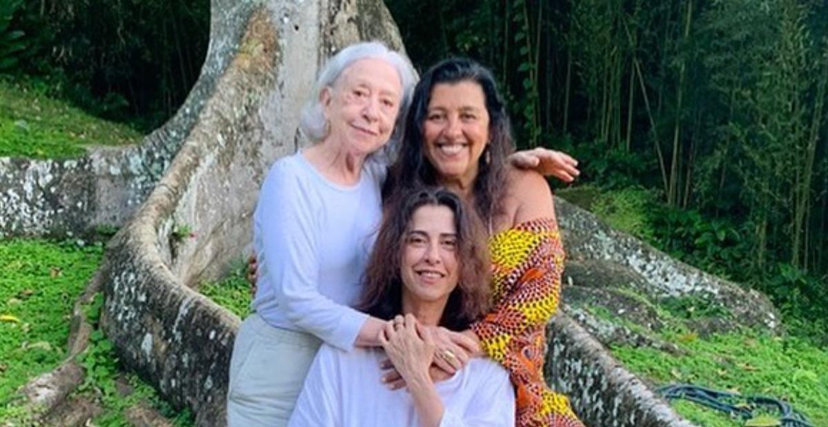 Fernanda Torres completa 56 anos e ganha homenagem de Regina Casé: ”Conte sempre comigo”