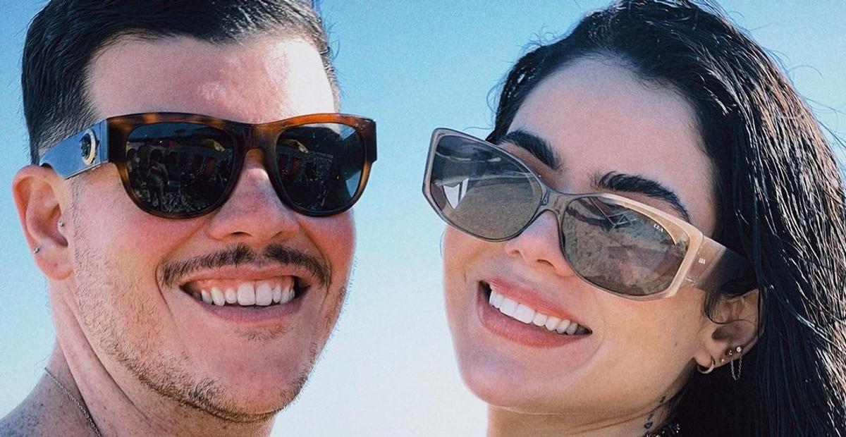 Thais Vasconcellos posta cliques ao lado de Ferrugem e se declara: ”Morro de amor”
