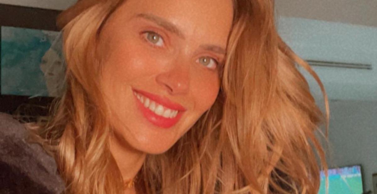 Carolina Dieckmann ganha bolo personalizado em seu aniversário de 43 anos: ”Tanto amor”
