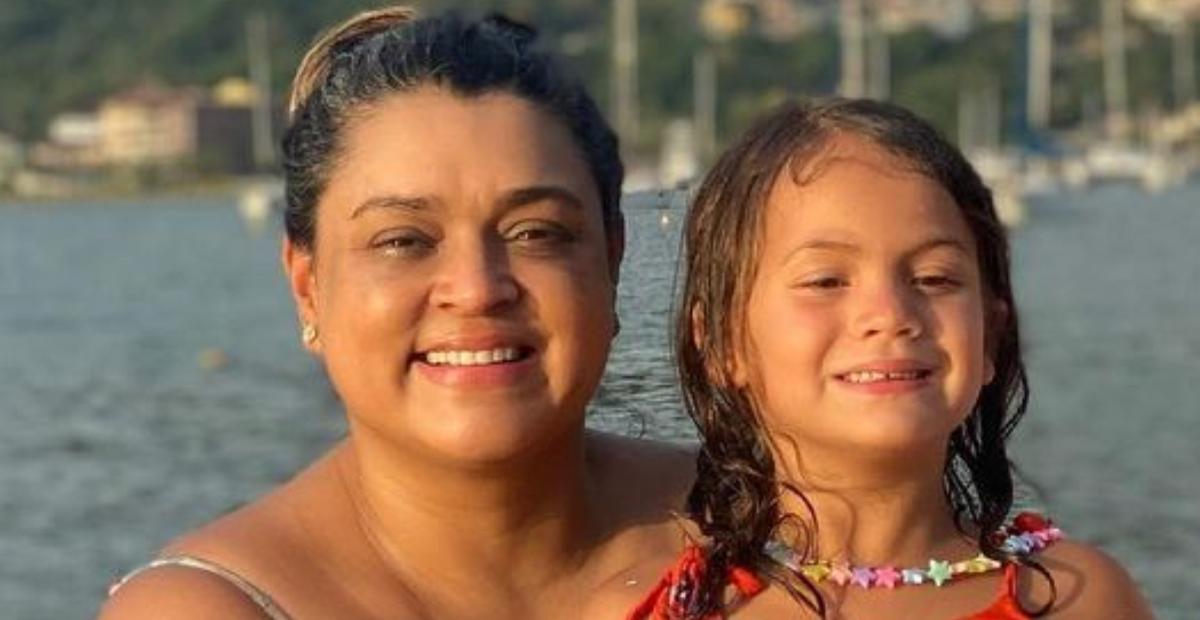 Preta Gil compartilha lindos cliques com a neta, Sol de Maria: ”Regado de muito amor”