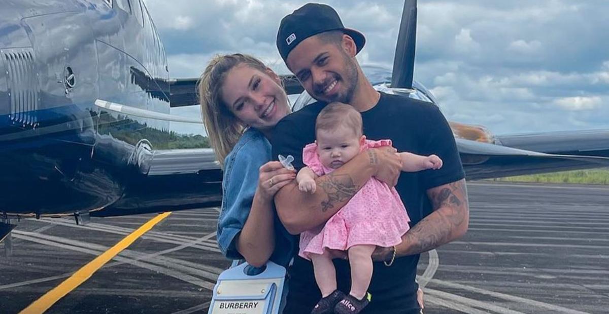 Zé Felipe posta lindos cliques em família em jatinho particular: ”Partiu SP!”