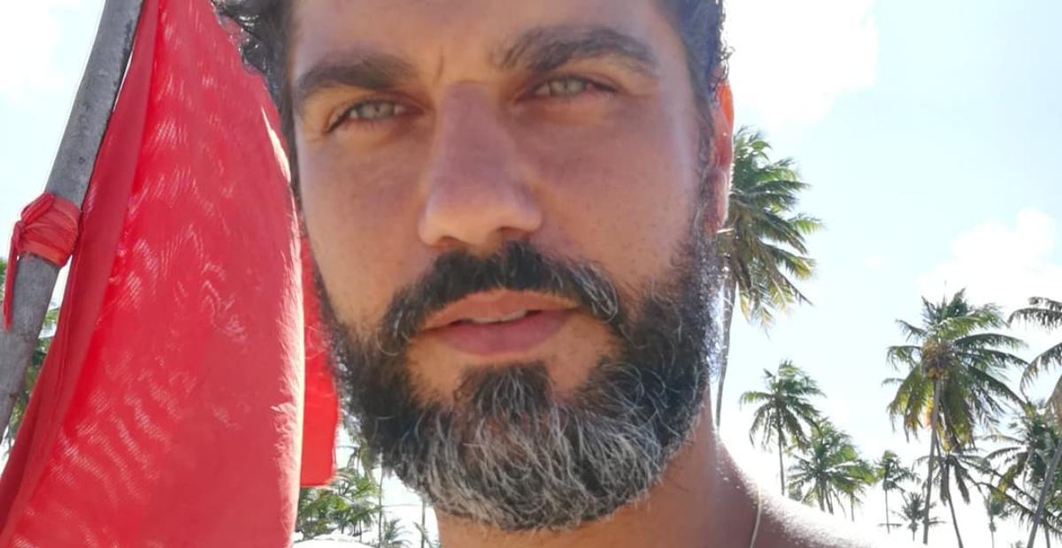 Bruno Cabrerizo recebe segunda dose da vacina contra covid-19 e celebra com os fãs