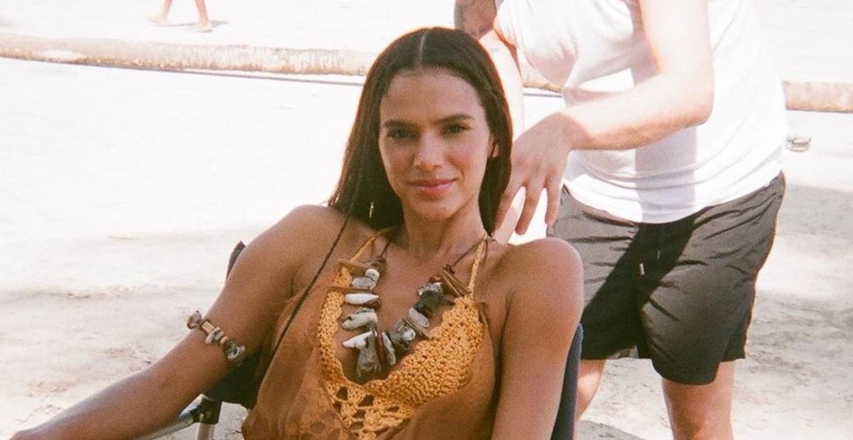 Bruna Marquezine esbanja bom-humor ao curtir um dia em Atenas