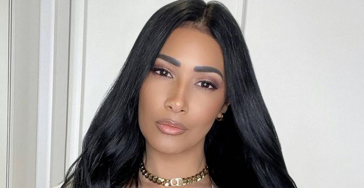 Simaria arranca elogios ao postar fotos de maiô cavado: ”Diva”