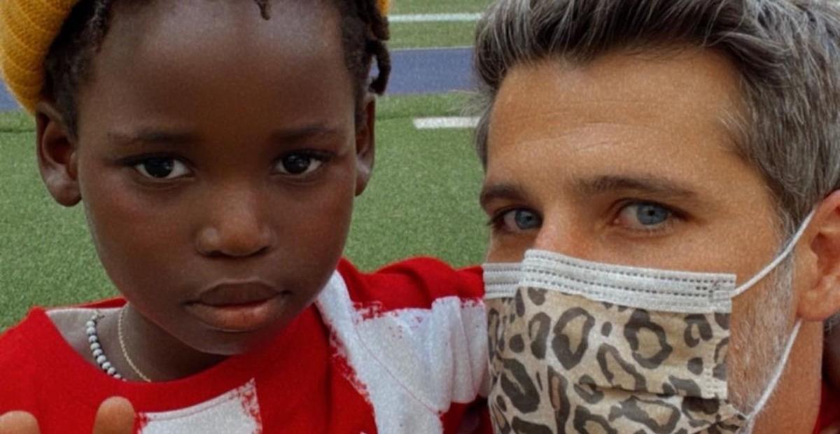 Bruno Gagliasso e Bless visitam estádio em Madrid: ”Vai ficar guardado no coração”