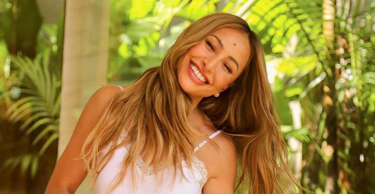Sabrina Sato presta homenagem no aniversário da TV brasileira: ”Me ensinou a sonhar”