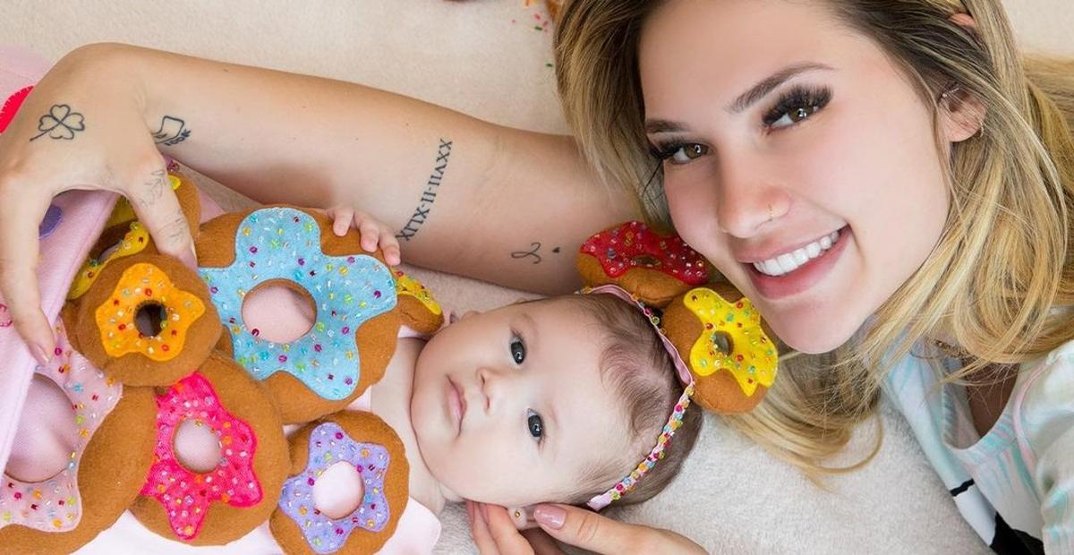 Explosão de amor! Virginia Fonseca se derrete ao publicar fotos apertando Mali: ”Meu pacotinho!”