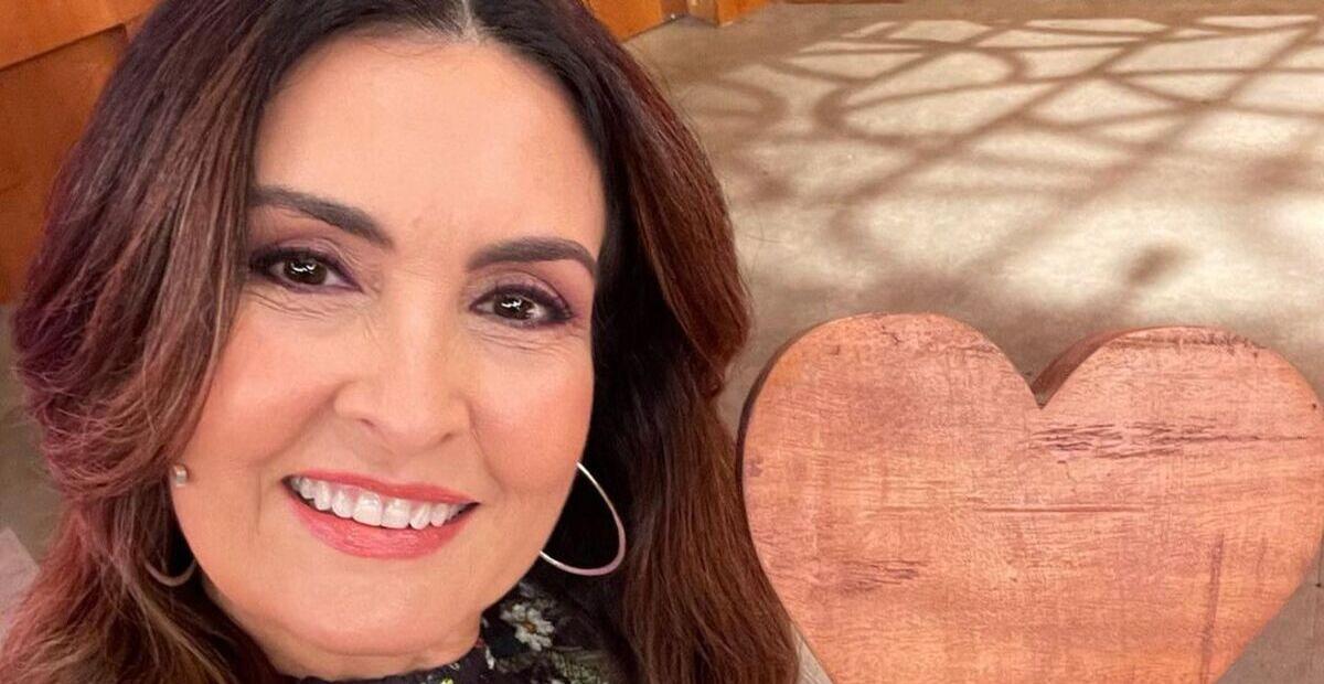 Com decote poderoso, Fátima Bernardes dá trabalho para tirar fotos