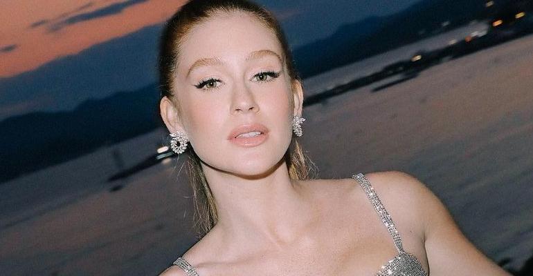 Marina Ruy Barbosa exibe corpo escultural com biquíni fio dental em praia paradisíaca: ”Surreal”