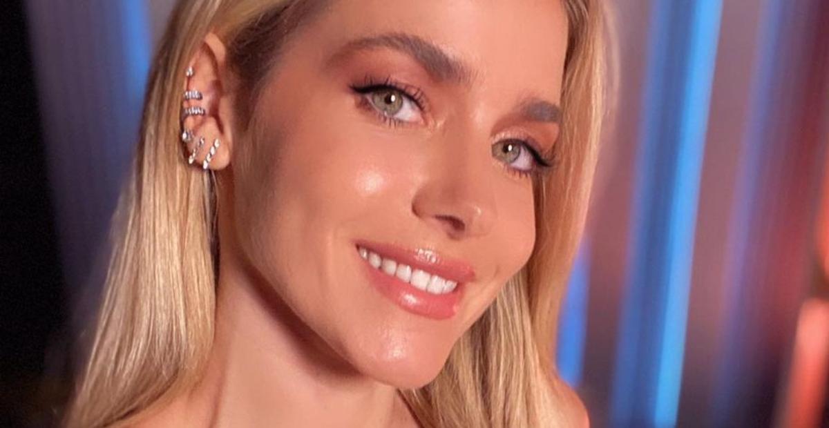 Na academia, Monique Alfradique mostra abdômen sarado e choca web: ”Corpo perfeito”