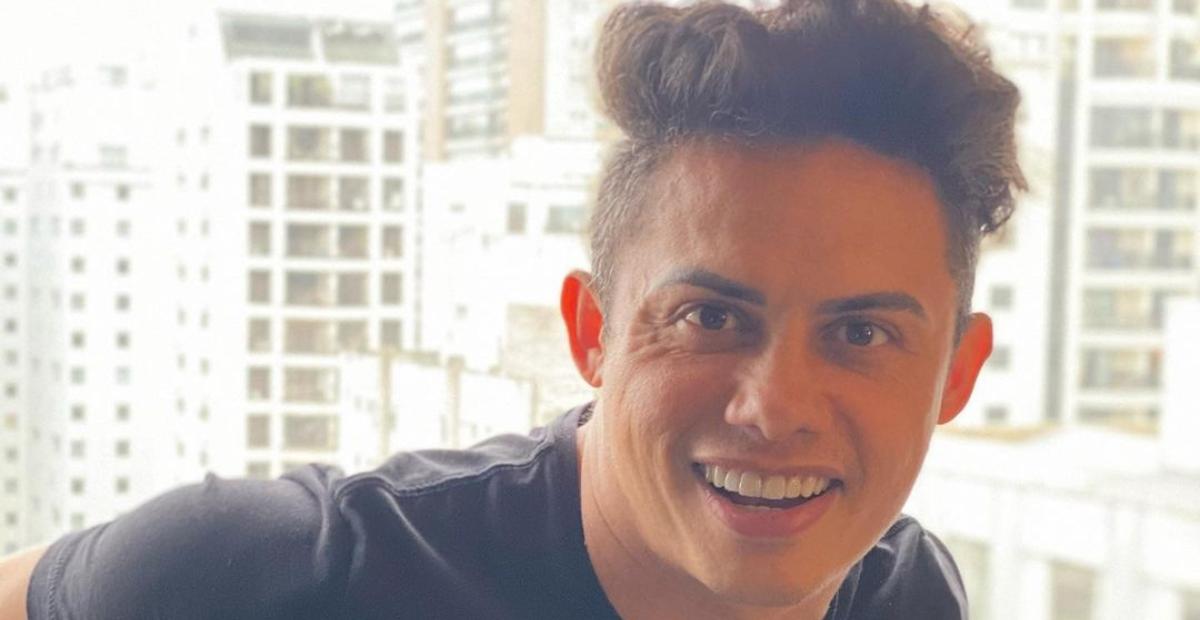 Silvero Pereira surge completamente nu em cachoeira e chama atenção da web: ”Visão do paraíso!”