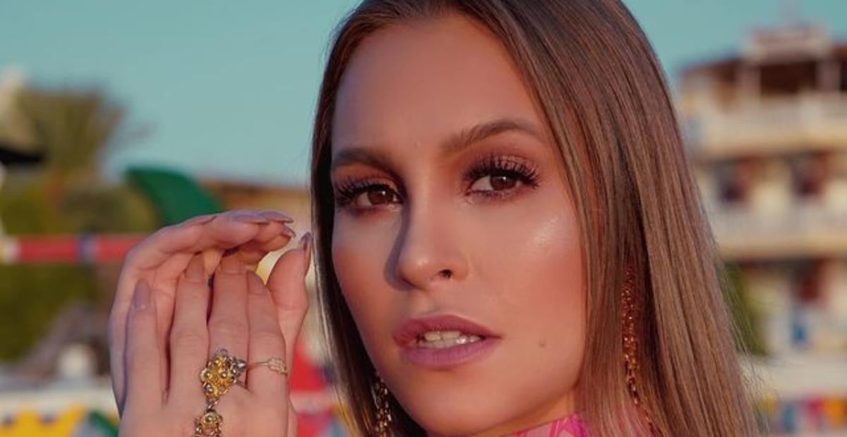 Carla Diaz exibe corpo escultural com biquíni fininho em clique deslumbrante: ”Que mulher é essa?”