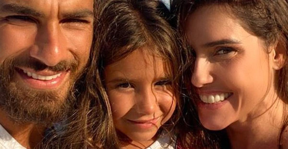 Deborah Secco se derrete ao flagrar momento carinhoso de Hugo Moura com Maria Flor