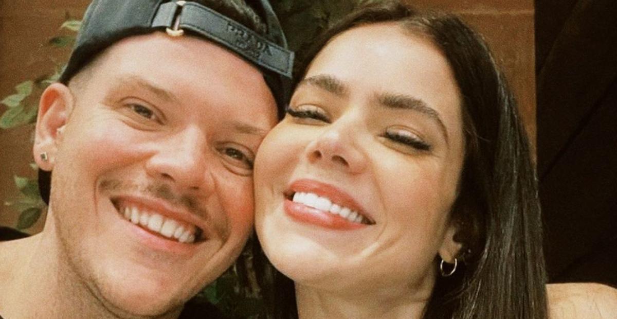 Ferrugem se diverte ao flagrar a esposa em momento inusitado: ”Do nada!”