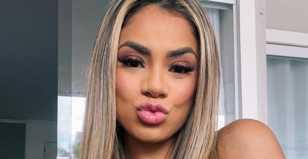 Lexa aposta em look coladinho para retornar a malhação e chama atenção: ”Linda, gata e focada!”