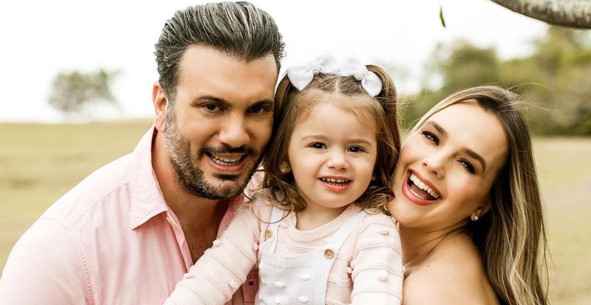 Thaeme Mariôto mostra os bastidores do seu videoclipe com a família: ”Me emociono toda vez”