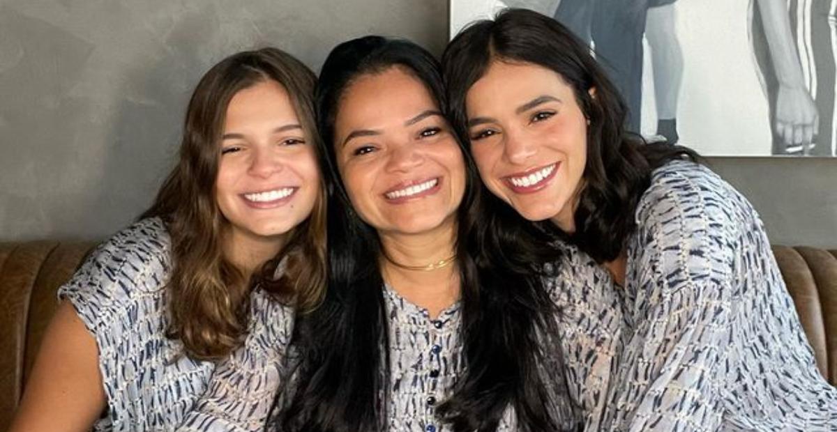 Bruna Marquezine surge fazendo dancinha com a irmã e encanta fãs: ”Lindas demais!”