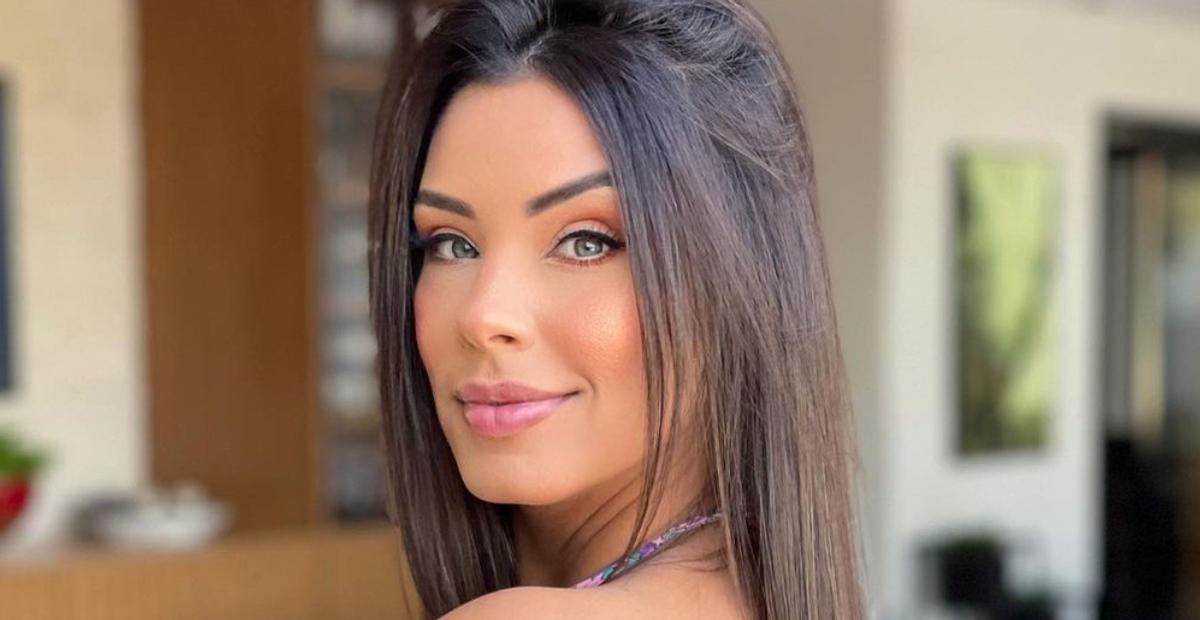 Ivy Moraes exibe corpaço escultural com biquíni recortado em passeio de barco: ”E esse corpo?”