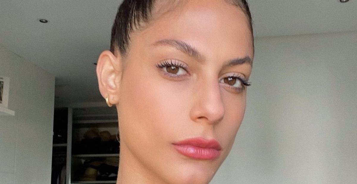 Mari Gonzalez surge belíssima com look chiquérrimo e grifado de R$28 mil no ‘Música Boa Ao Vivo’