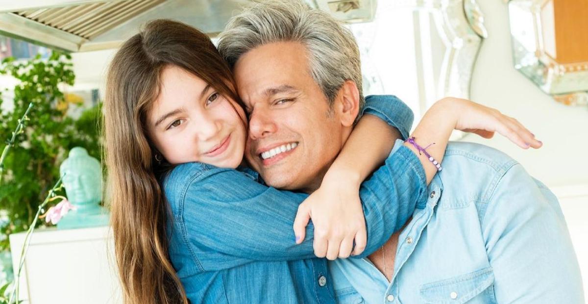 Otaviano Costa faz sessão de beleza com a filha, Olivia, e se diverte: ”Me barbeou”