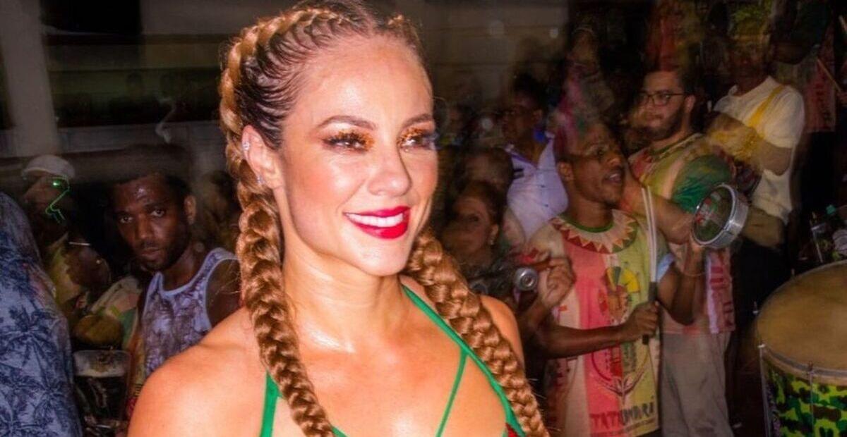 Paolla Oliveira impressiona ao relembrar fotos como rainha de bateria da Grande Rio