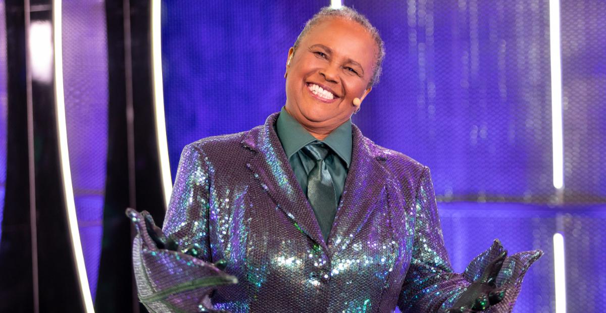 Sandra de Sá fala da experiência de se apresentar no The Masked Singer Brasil