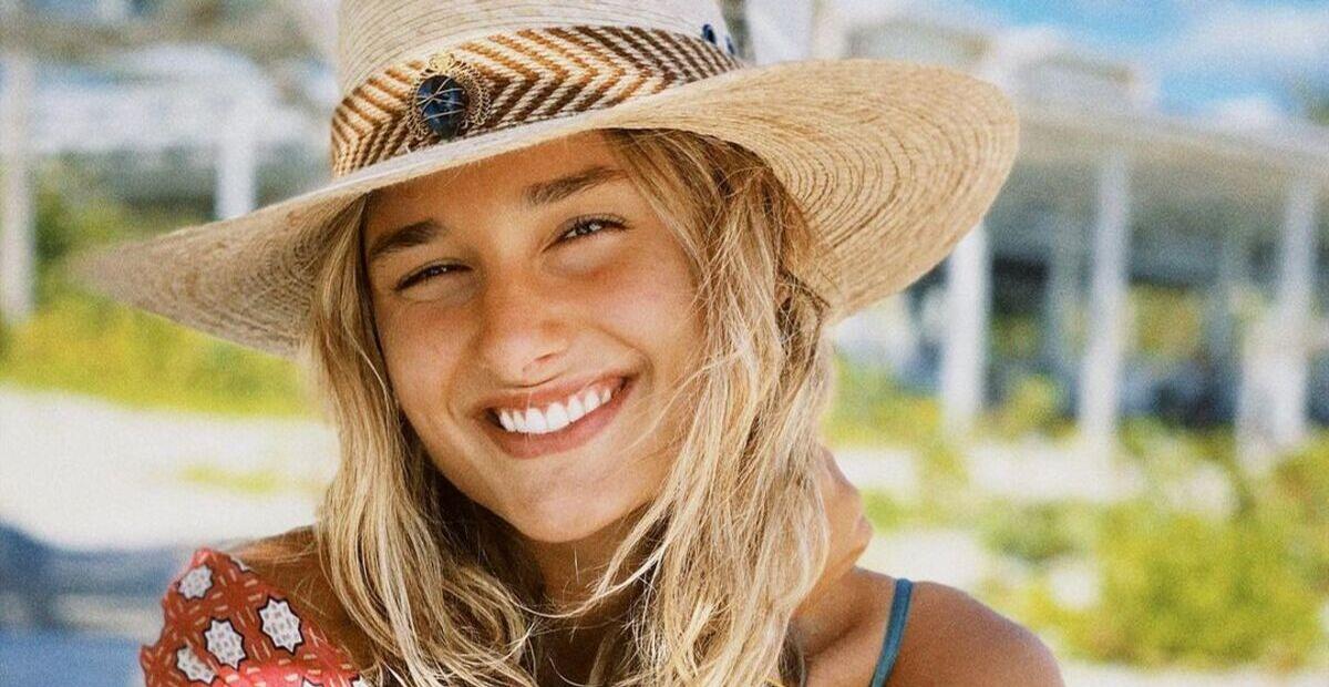 Na Espanha, filha de Xuxa Meneghel surpreende ao surgir com o cabelo curtinho