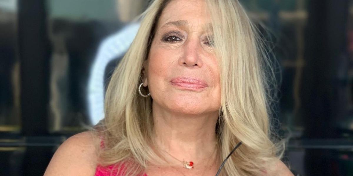 Susana Vieira curte momento de carinho com sua cachorrinha e se declara: ”Amo”