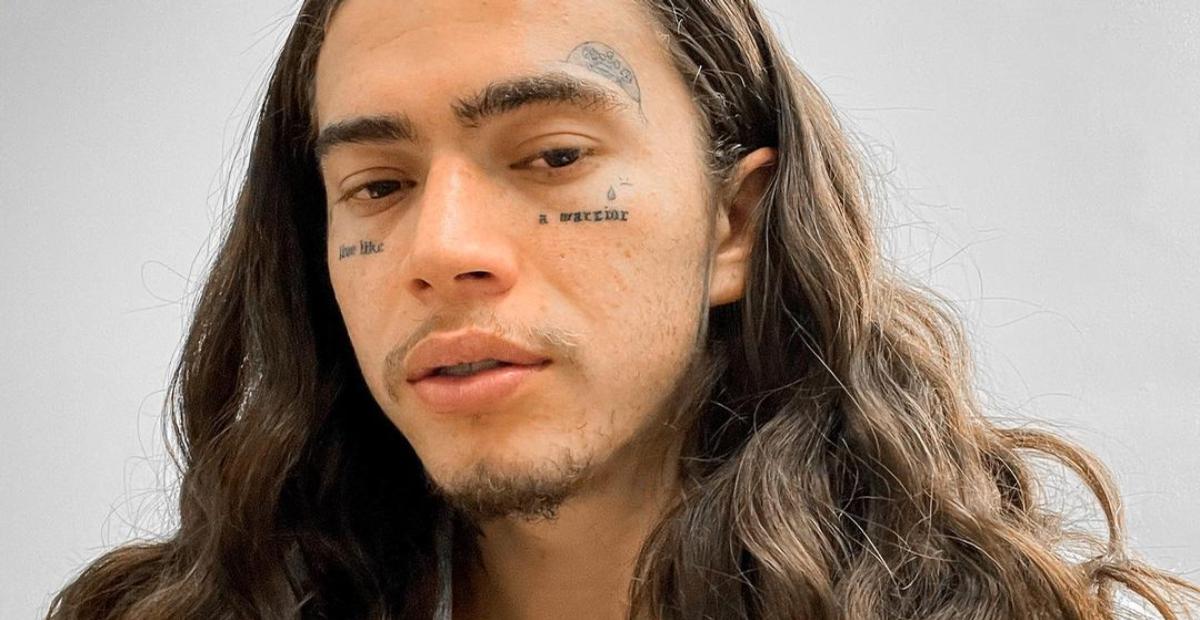 De sunga, Whindersson Nunes aproveita férias em Fernando de Noronha: ”É tempo de viver”