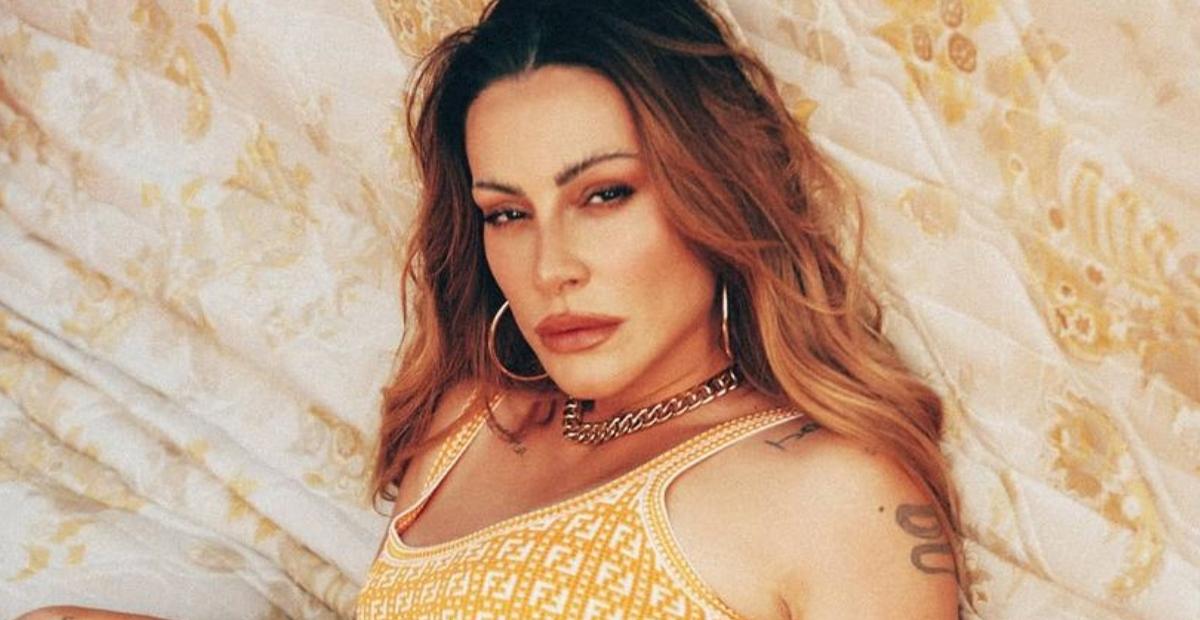 Nas Maldivas, Cleo sensualiza de biquíni e short minúsculo e tira o fôlego da web: ”Esse corpão!”