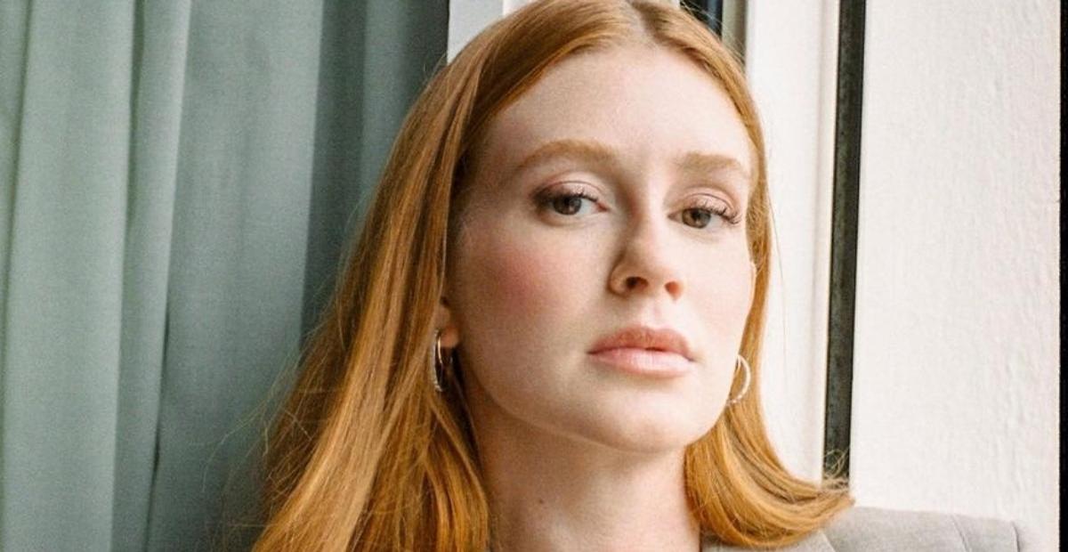 Com vestido justíssimo, Marina Ruy Barbosa exibe curvas e arranca suspiros na praia