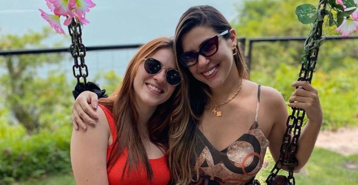Ana Clara Lima viaja para Manaus e encontra a amiga, Vivian Amorim: ”Que delícia”