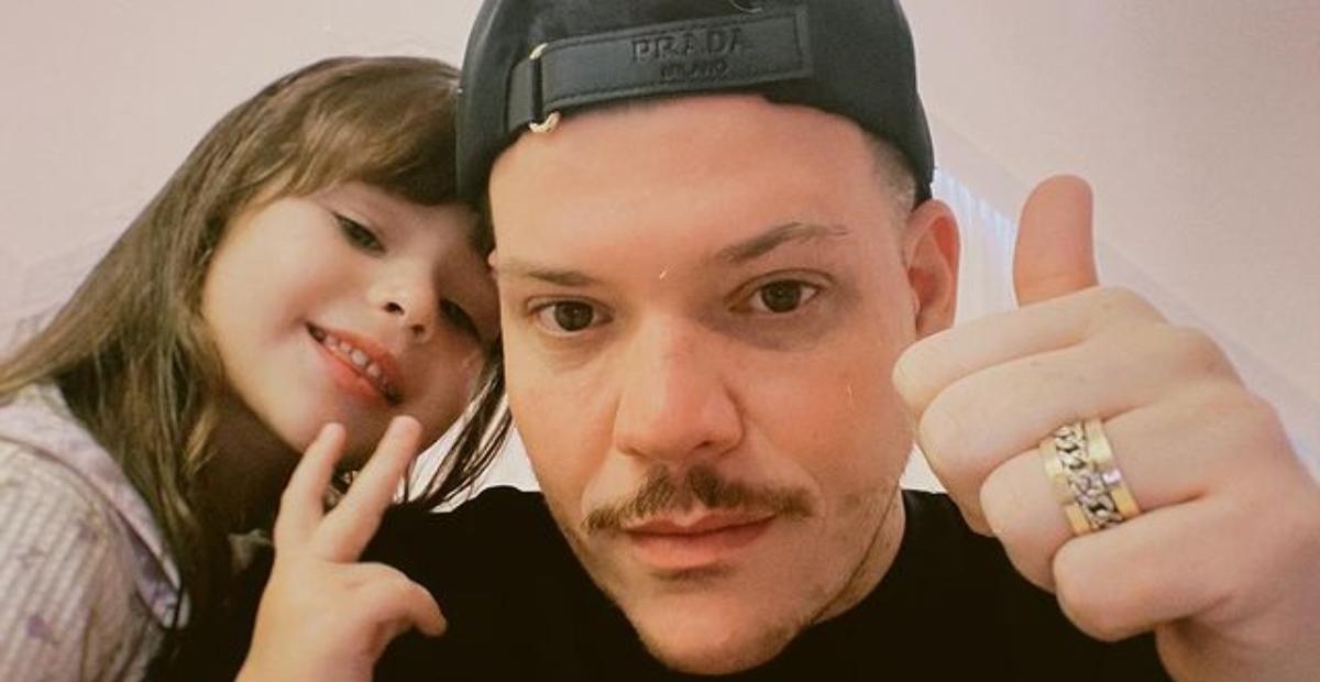 Ferrugem surge coladinho com a filha, Sofia e se derrete: ”Parceirinha”