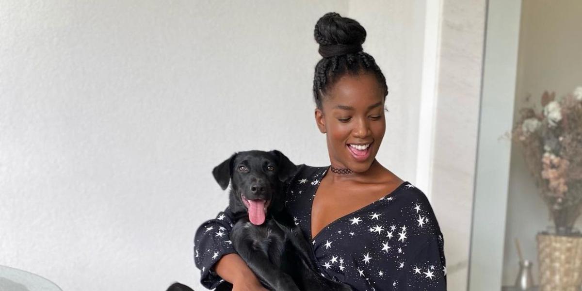 Iza curte dia de piscina com sua cachorrinha e se derrete: ”Meus filhos crescem muito rápido!”