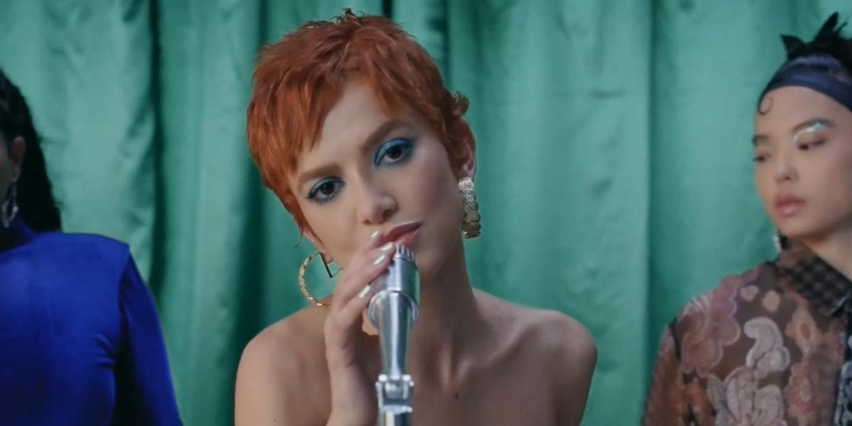 Repleto de pistas, Manu Gavassi lança clipe retrô e apaixonante para a música ‘sub.ver.si.va’
