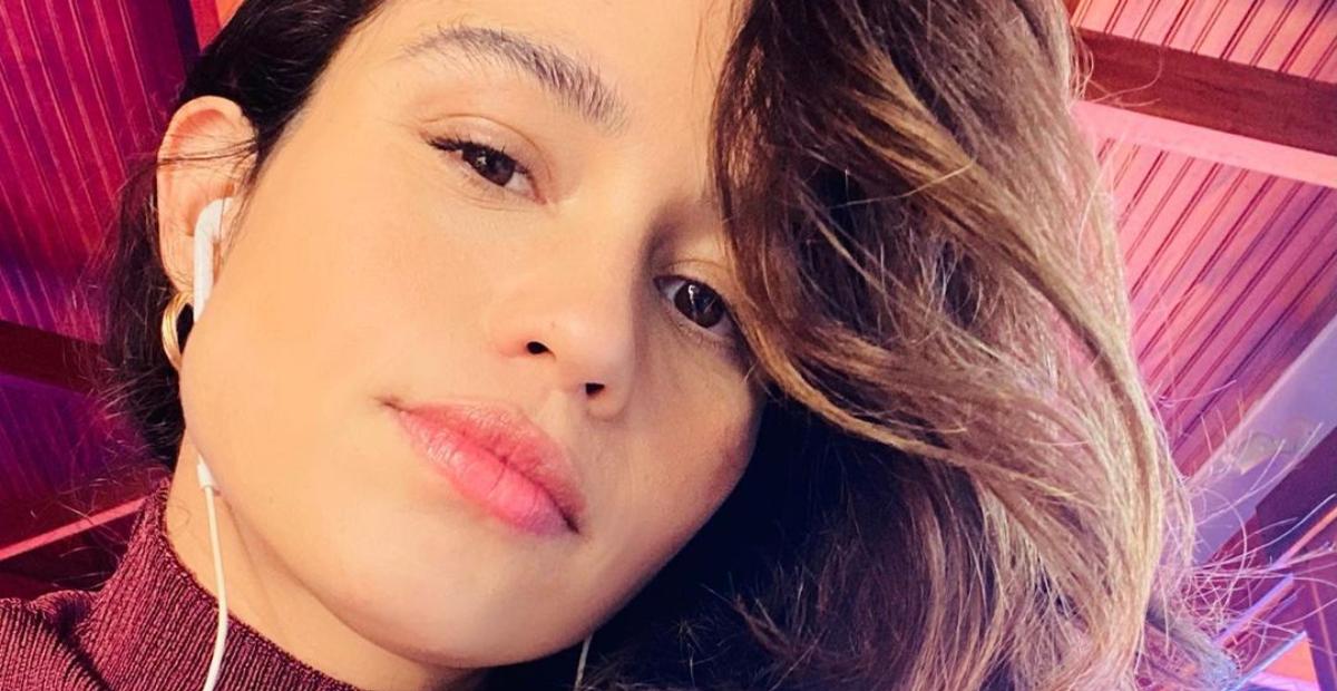 Nanda Costa comemora aniversário de 35 anos exibindo o barrigão em coreografia divertida