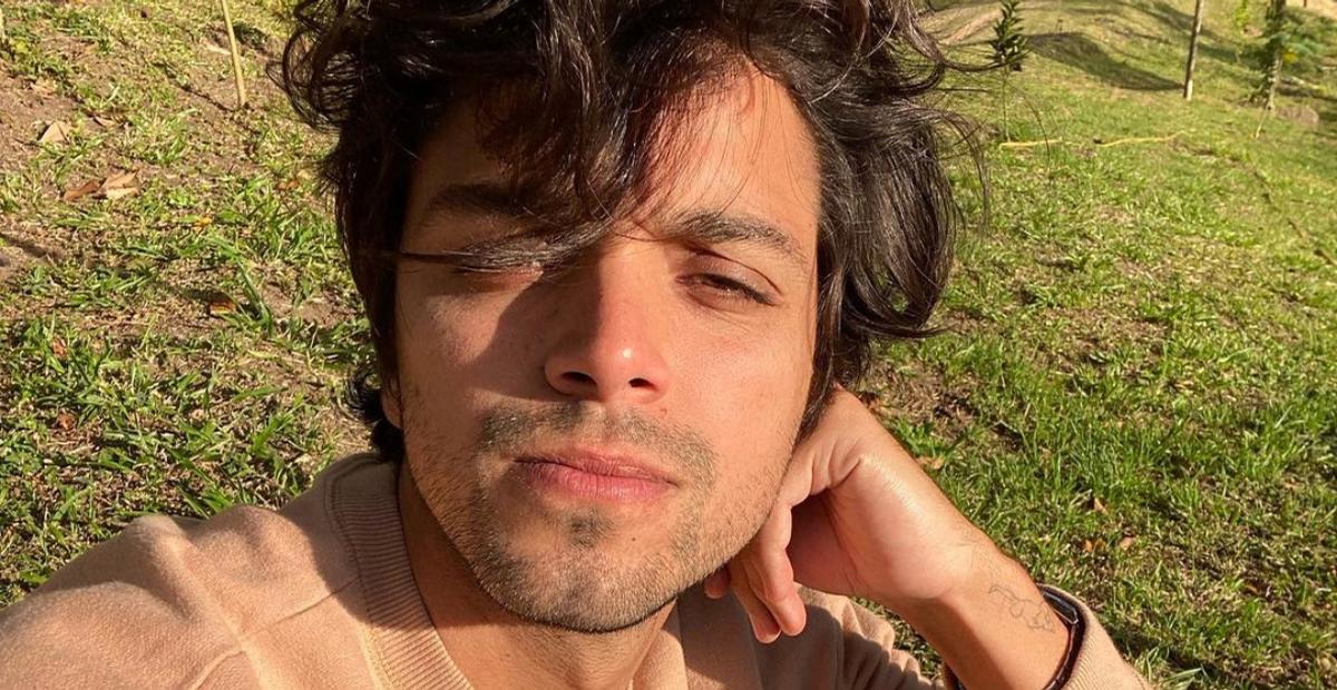 Rodrigo Simas curte dia na praia com Agatha Moreira e amigos: ”Depois de anos, um mergulho!”