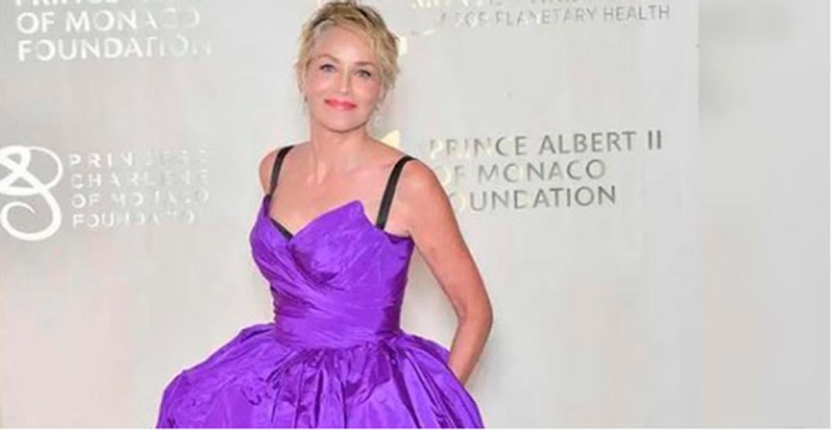 Sharon Stone escolhe look sofisticado e marca presença em jantar de gala em Mônaco