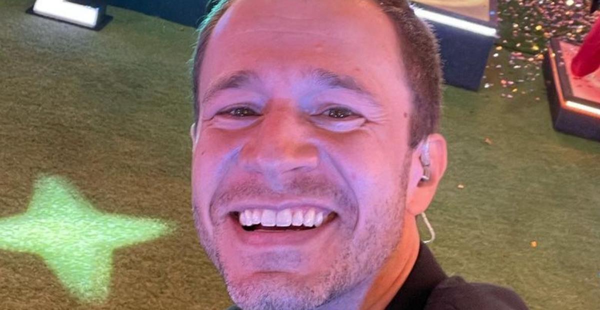 Tiago Leifert celebra após tomar a segunda dose da vacina contra covid-19: ”O início da retomada!”