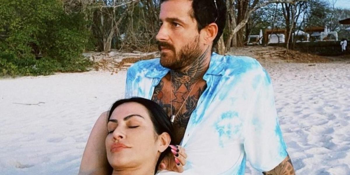 Cleo se despede das Ilhas Maldivas com clique poderoso ao lado do marido: ”Tô com saudades”