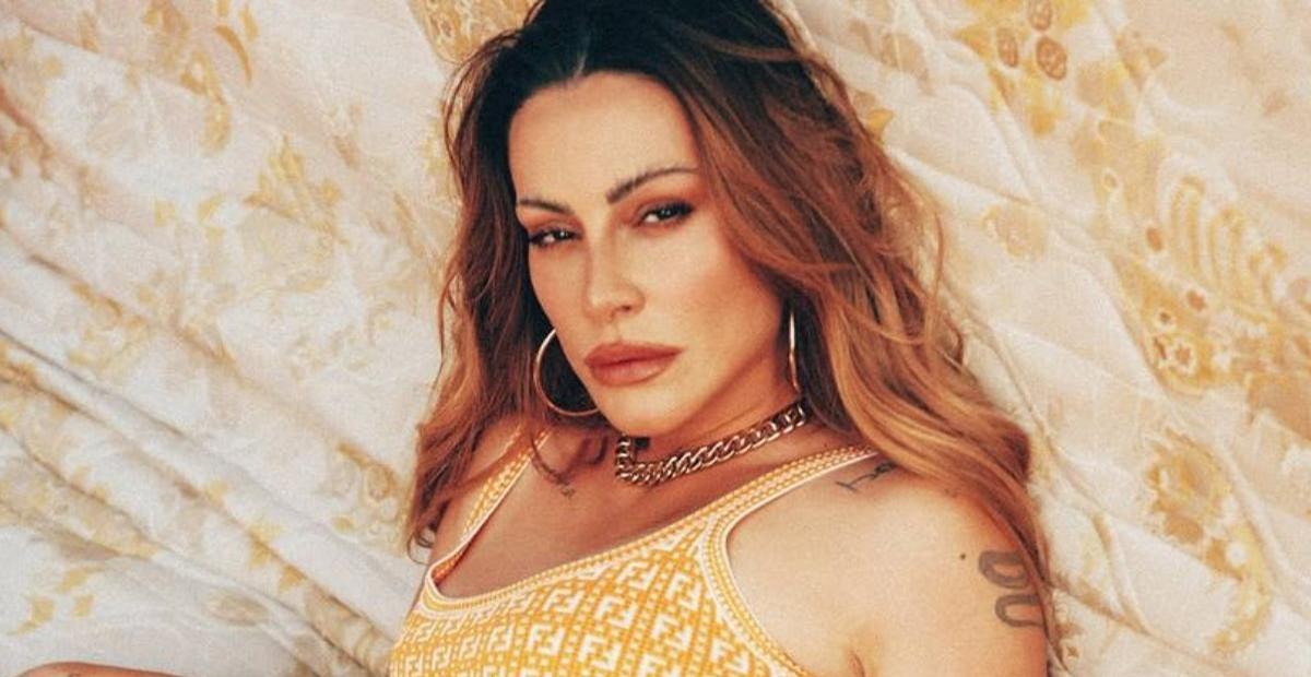Em Dubai, Cleo exibe vista surpreendente do seu quarto de hotel: ”Para a praia”