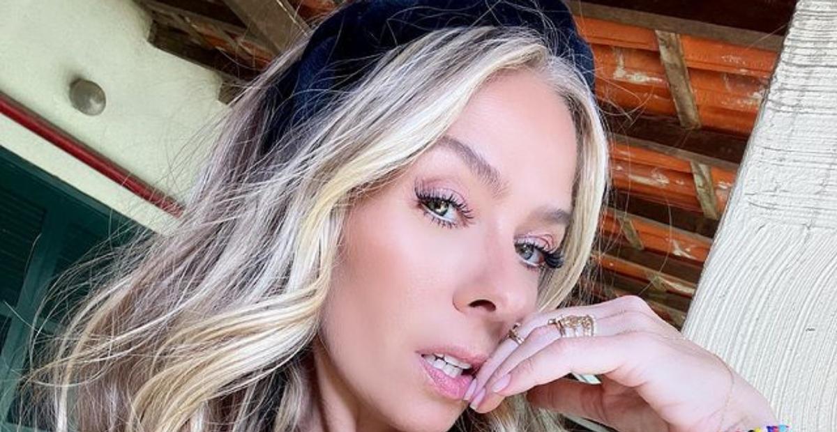 Adriane Galisteu recebe a segunda dose da vacina contra a covid-19 e comemora: ”Grata!”