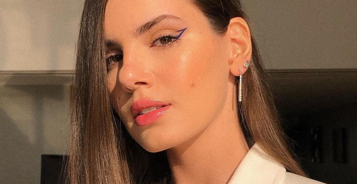 De biquíni, Camila Queiroz divide cliques em meio à natureza e sua beleza rouba a cena: ”Linda”
