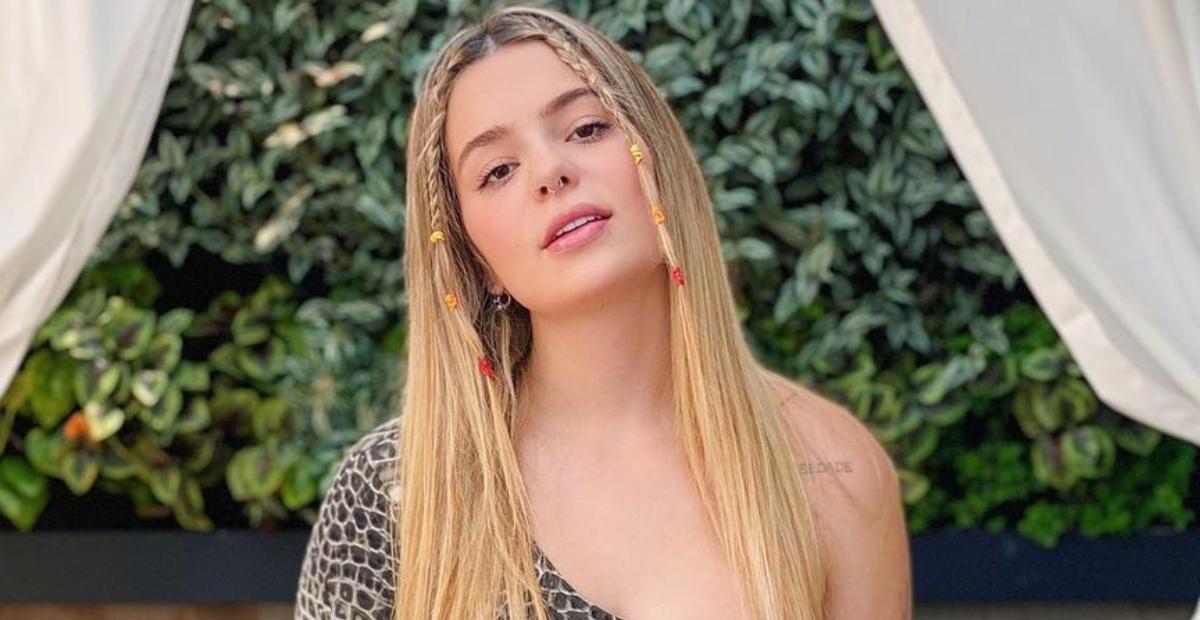 De fio dental, Viih Tube aposta em look com saia transparente e ostenta bumbum GG: ”Uma deusa!”