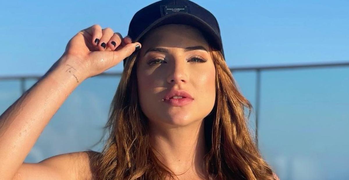 Em Dubai, Gabi Martins exibe corpo sarado e bronzeado com biquíni mínimo: ”Que mulher é essa?”