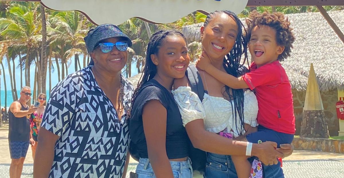 Negra Li aproveita final de semana com a família em Fortaleza