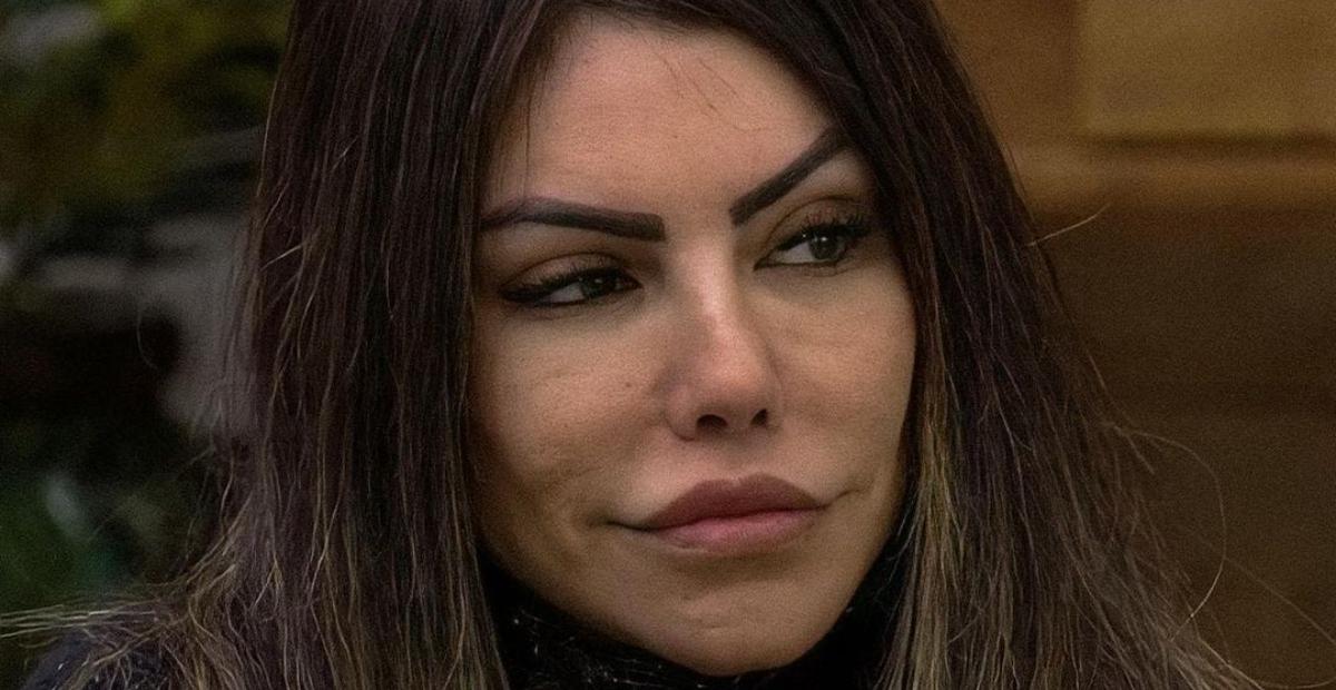 A Fazenda: Fora do reality, Liziane Gutierrez anuncia processo contra Erasmo por abuso psicológico