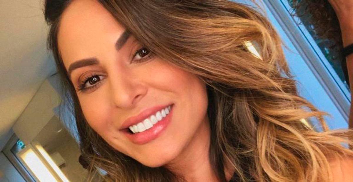 Aos 39 anos, Alinne Rosa posta foto rara de biquíni e corpaço rouba a cena