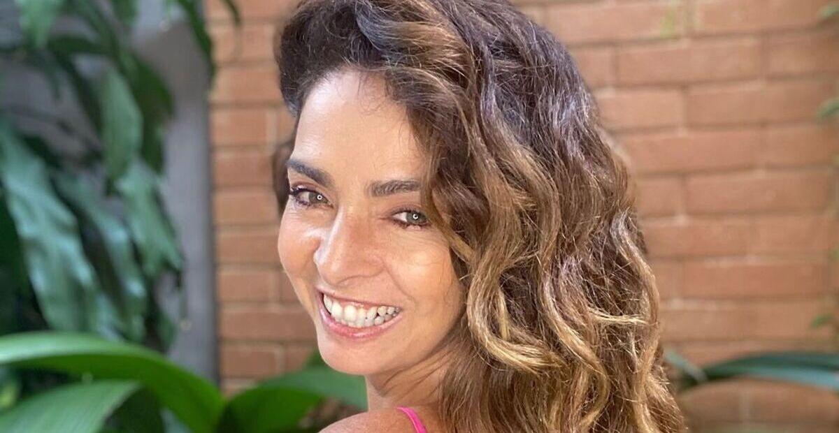 De maiô, Cláudia Ohana sensualiza e passa dos limites da beleza